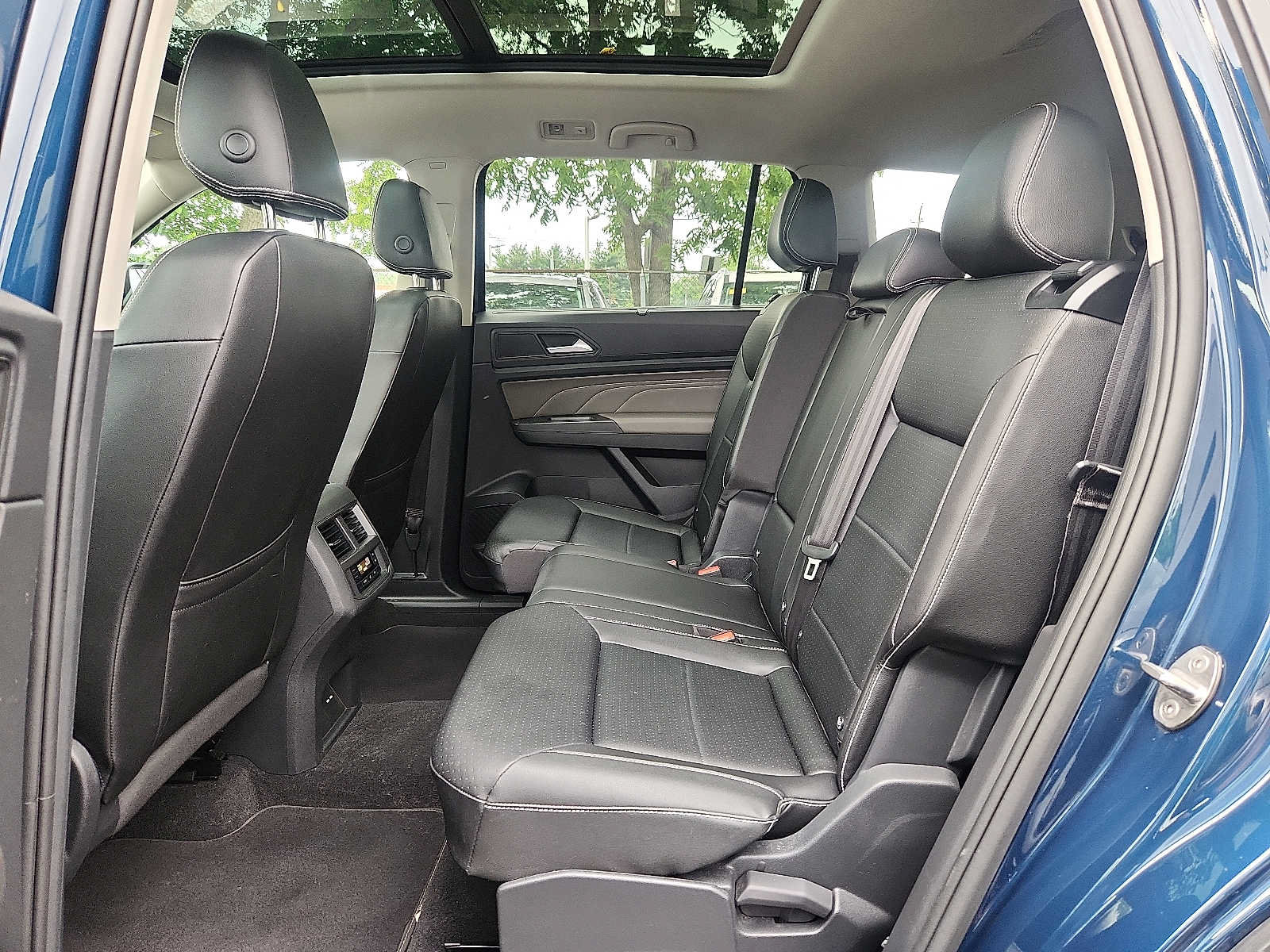 Used 2023 Volkswagen Atlas SEL AWD/4WD image 10