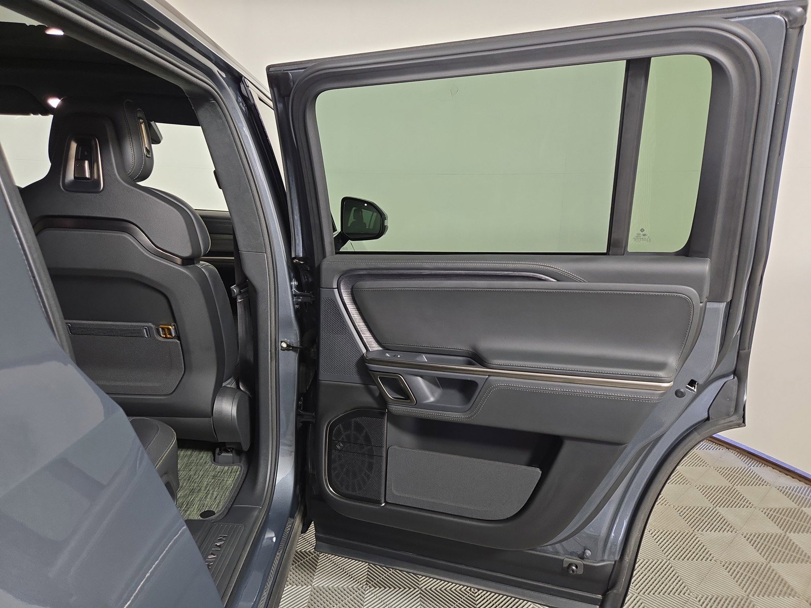 Used 2024 Rivian R1S Adventure AWD/4WD image 19