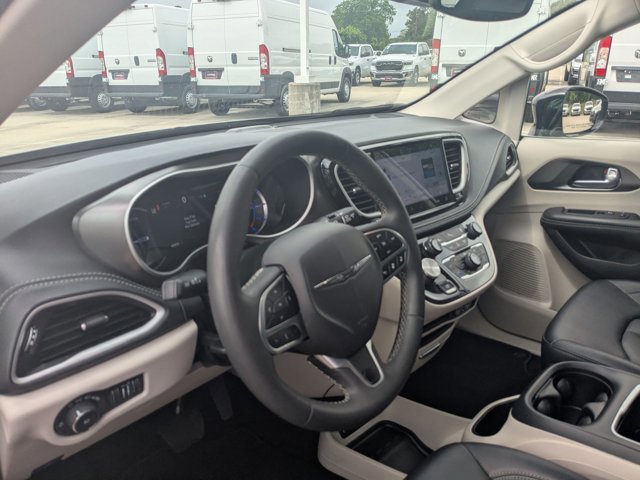 Used 2024 Chrysler Pacifica Limited FWD image 10