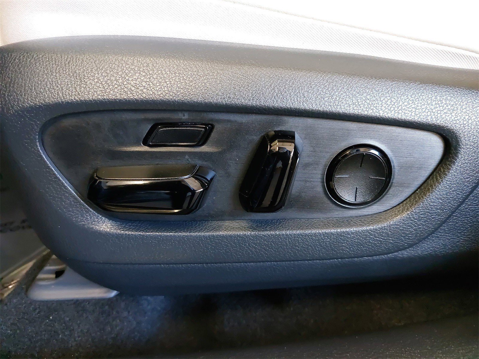 Used 2025 Lexus RX 450h AWD w/ Convenience Package image 32