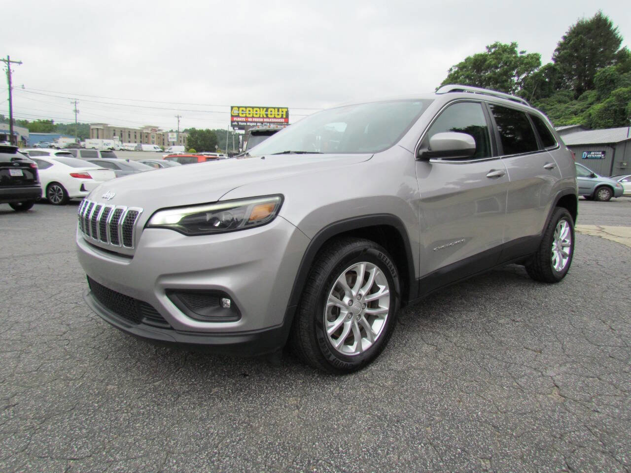 Used 2019 Jeep Cherokee Latitude w/ Popular Appearance Group image 3
