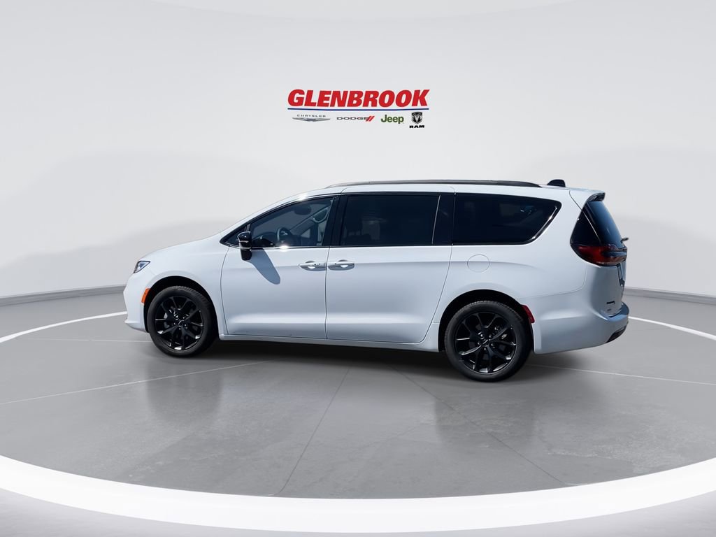 Used 2024 Chrysler Pacifica Limited w/ S Appearance Package image 7