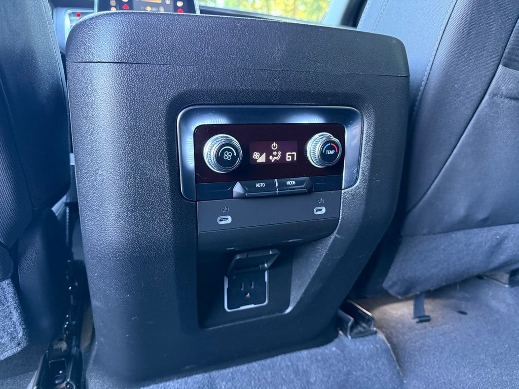 Used 2023 GMC Yukon XL SLE w/ Gmc Pro Safety Plus Package AWD/4WD image 12