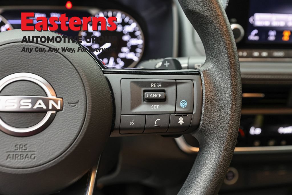 Used 2023 Nissan Rogue SV AWD/4WD image 15