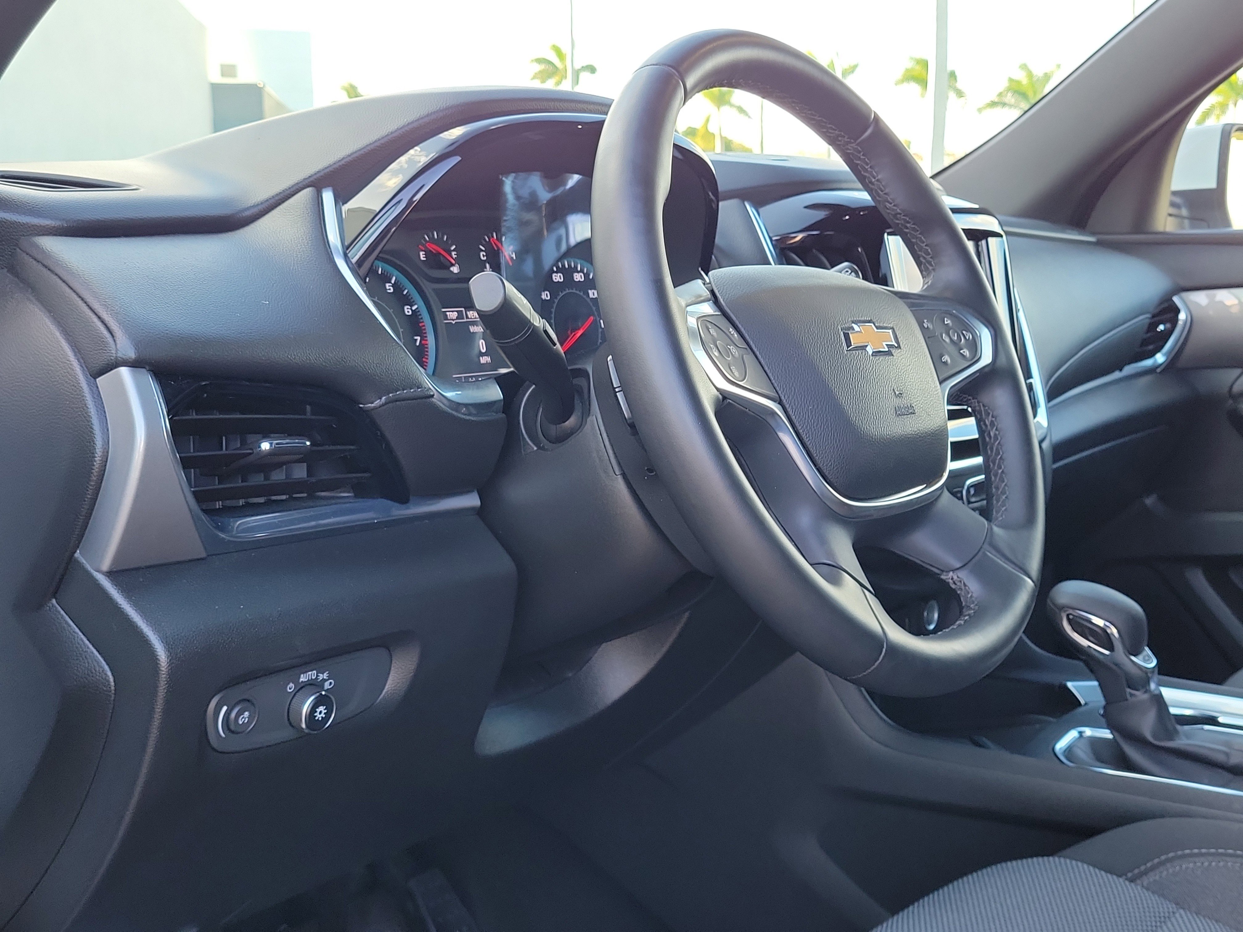 Used 2023 Chevrolet Traverse LT image 9