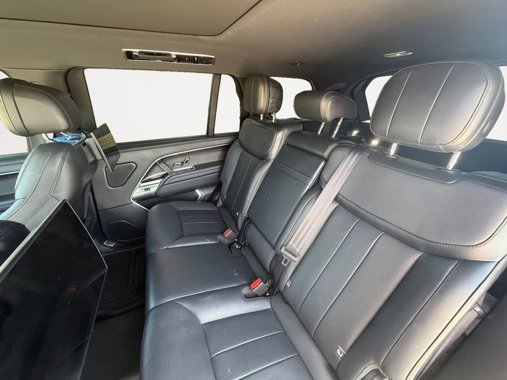 Used 2025 Land Rover Range Rover Long Wheelbase SE image 12