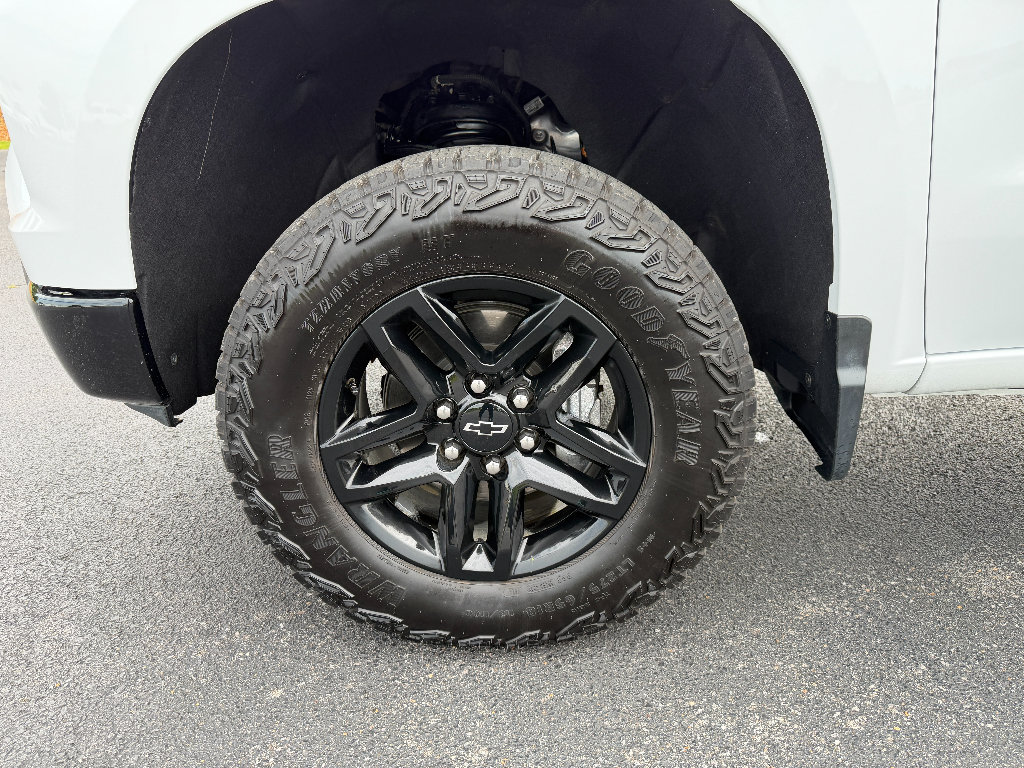 Used 2025 Chevrolet Silverado 1500 Custom Trail Boss AWD/4WD image 10