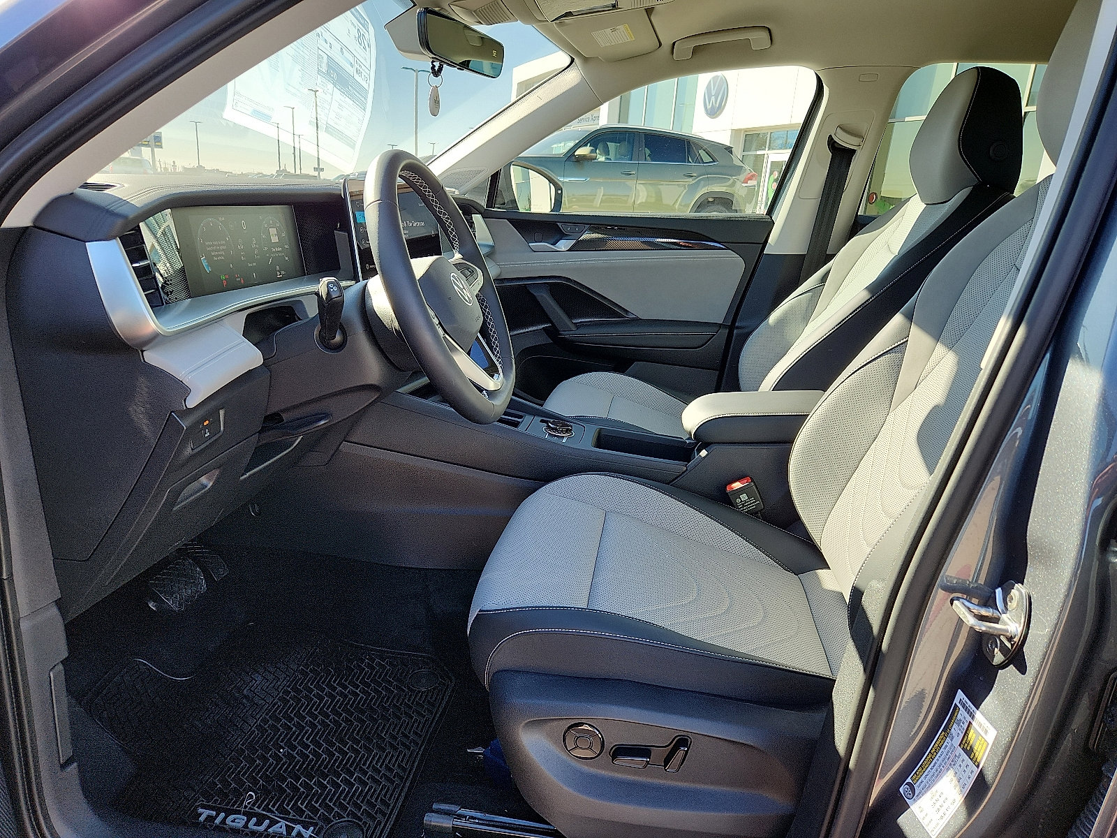 New 2026 Volkswagen Tiguan SE image 11