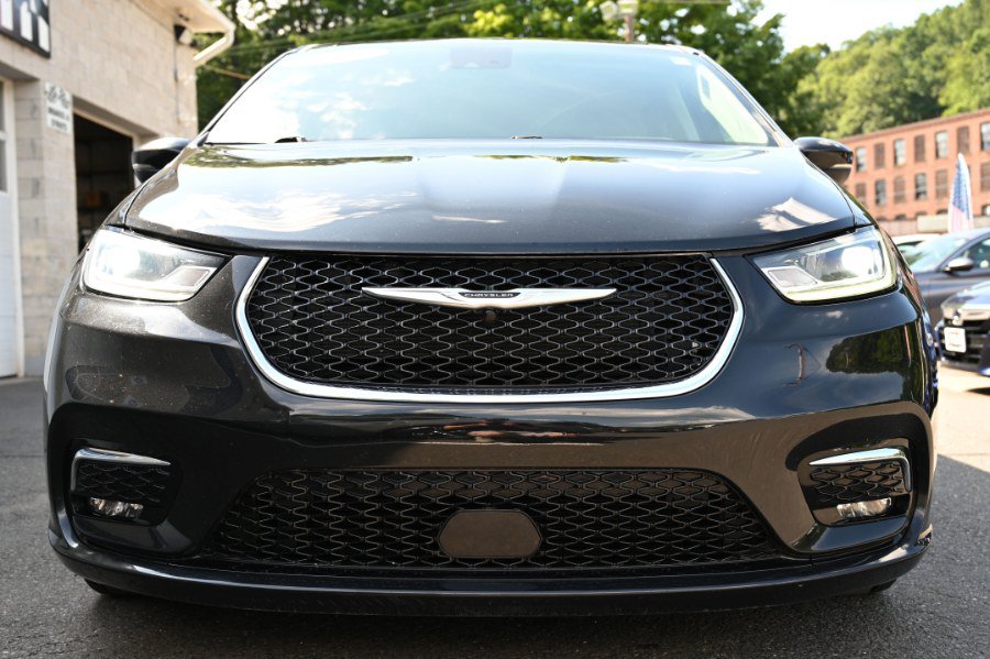 Used 2023 Chrysler Pacifica Touring-L FWD image 8