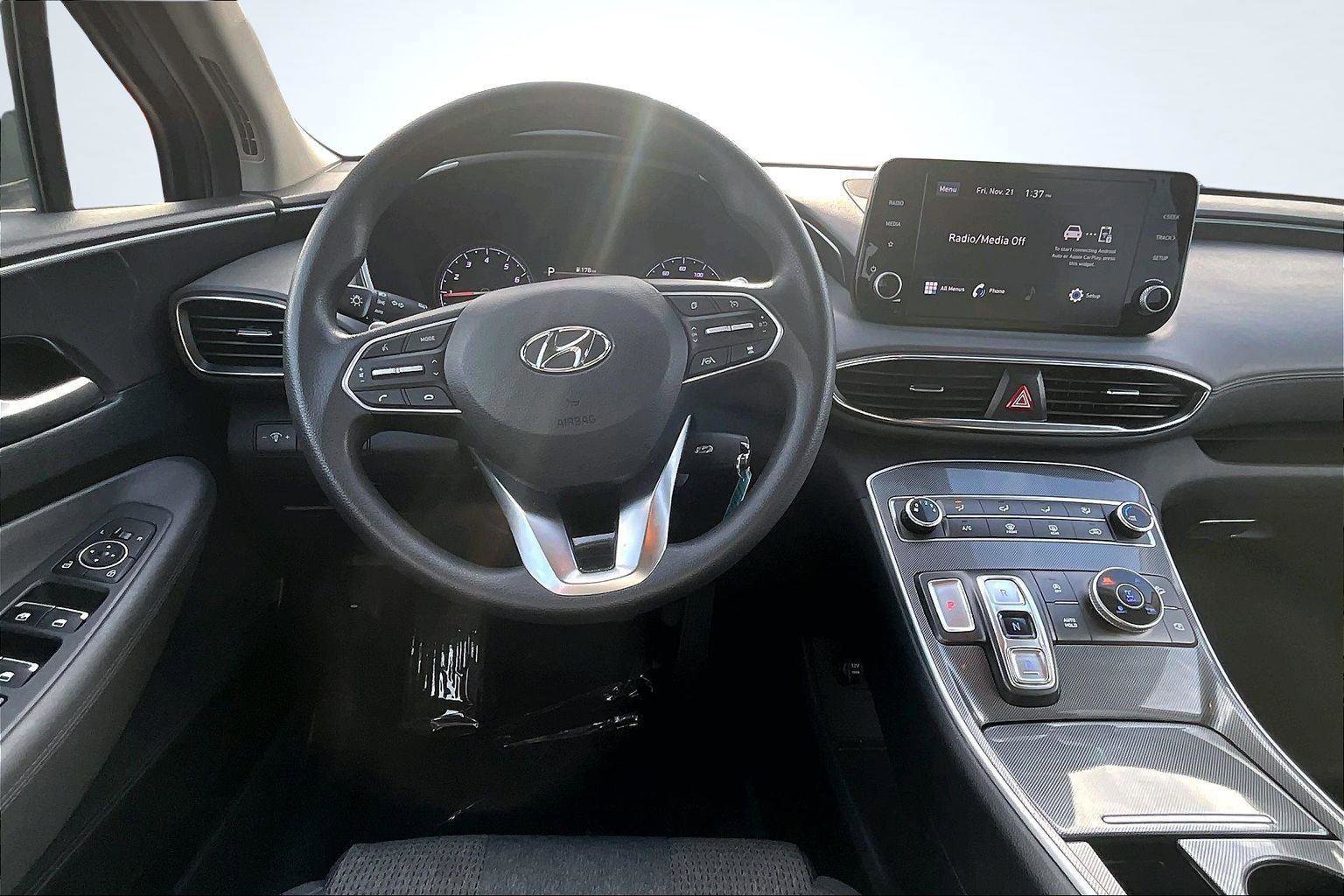 Used 2023 Hyundai Santa Fe SE image 5