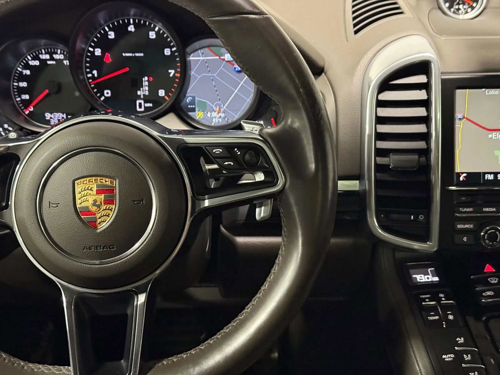 Used 2016 Porsche Cayenne image 25