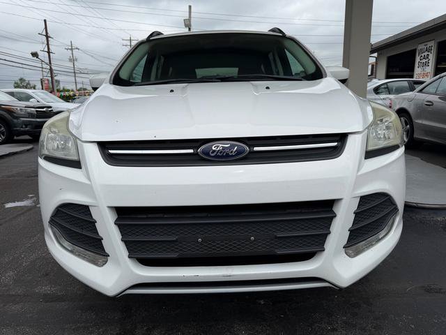 Used 2016 Ford Escape SE w/ Equipment Group 201A FWD image 2