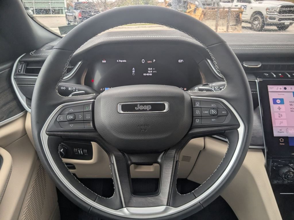 New 2025 Jeep Grand Cherokee Limited w/ Trailer Tow Package image 23