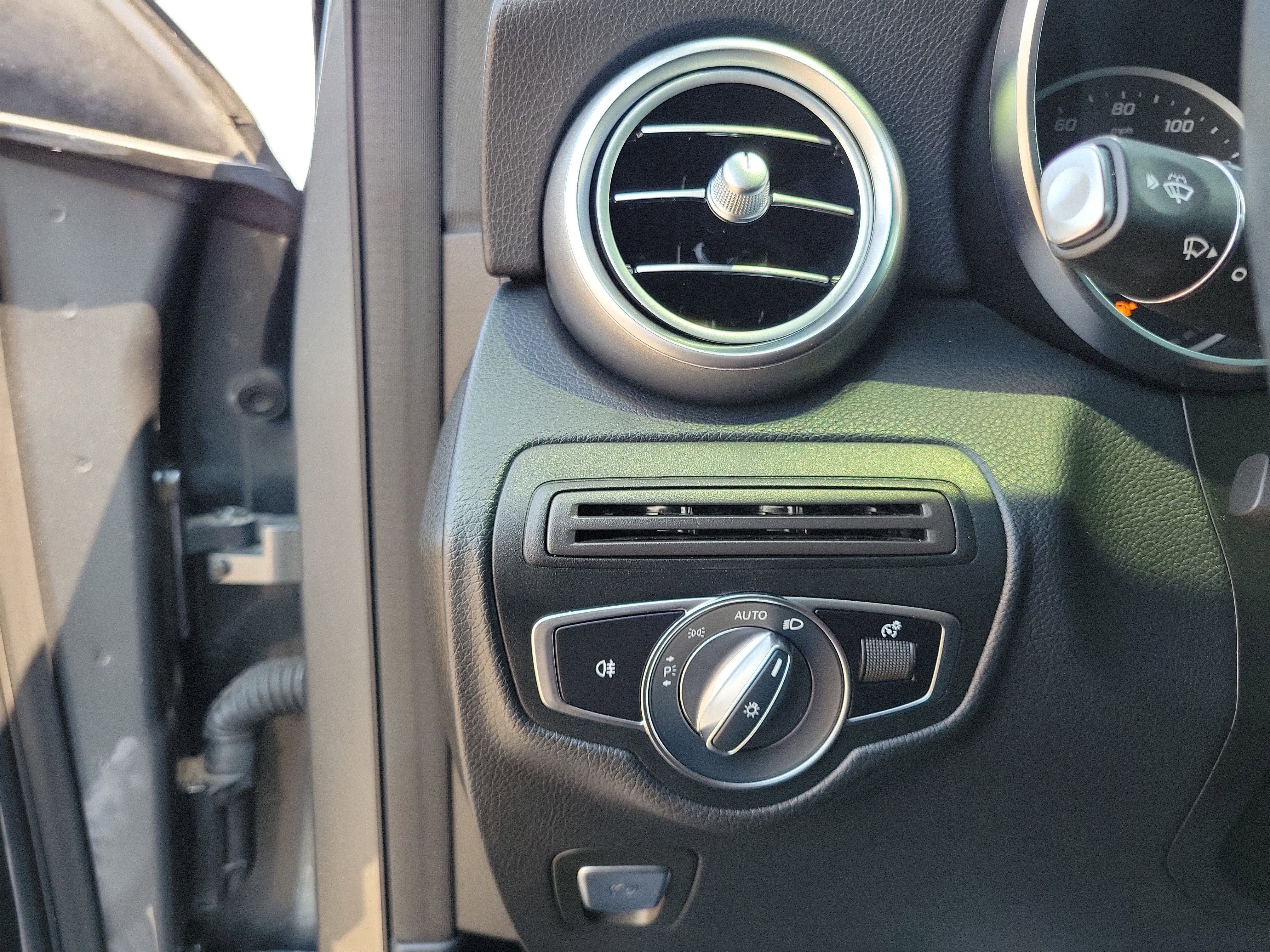 Used 2020 Mercedes-Benz GLC 300 w/ Premium Package image 20