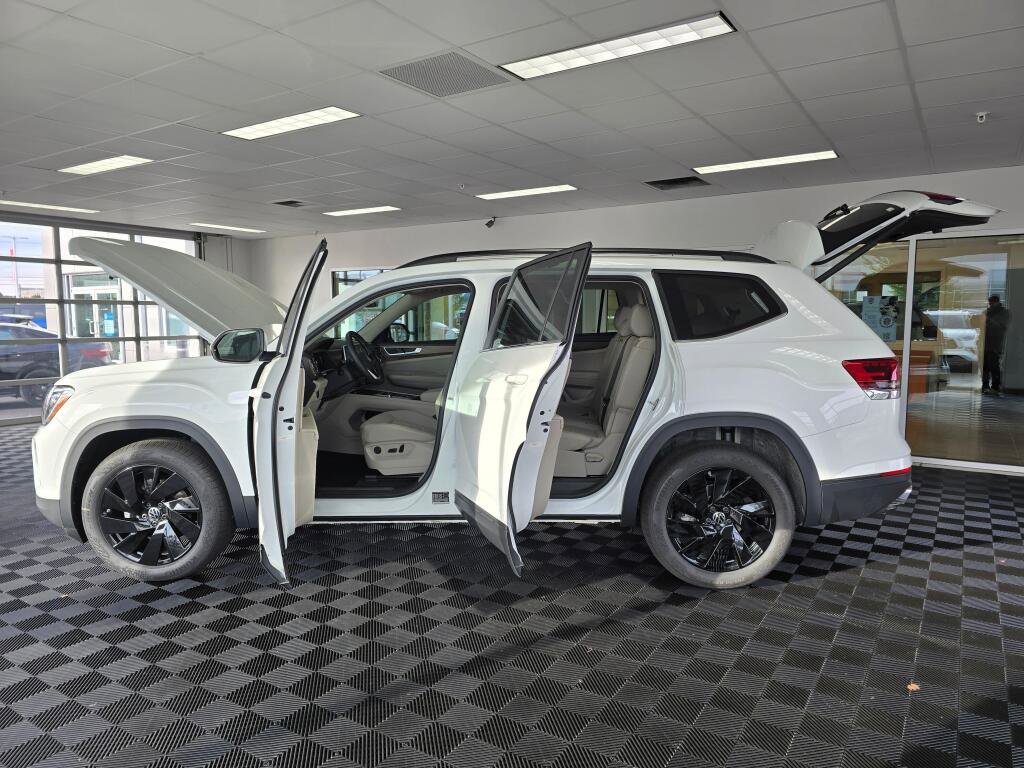 New 2024 Volkswagen Atlas SE image 14