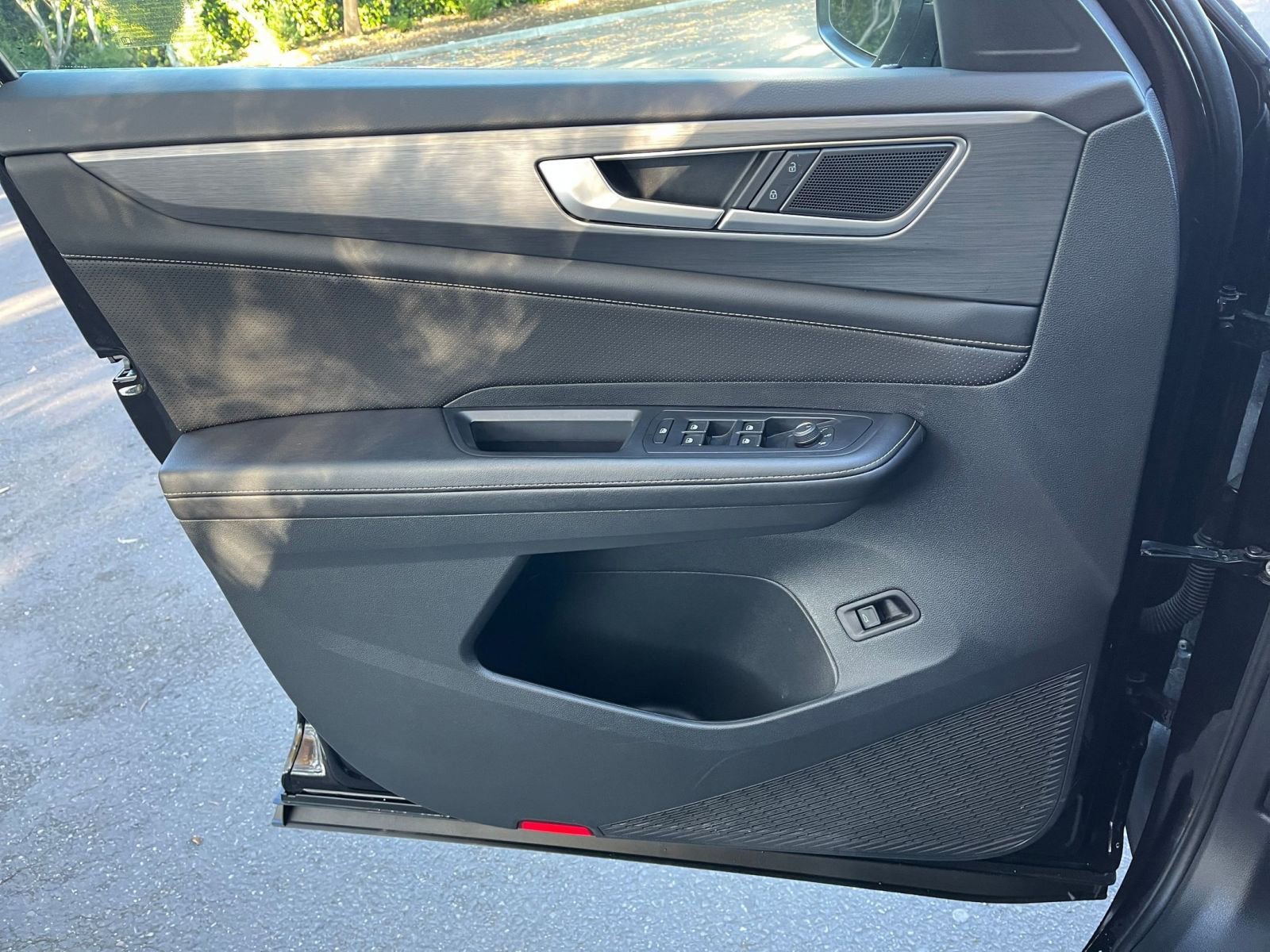 Used 2025 Volkswagen Atlas Cross Sport SE image 21