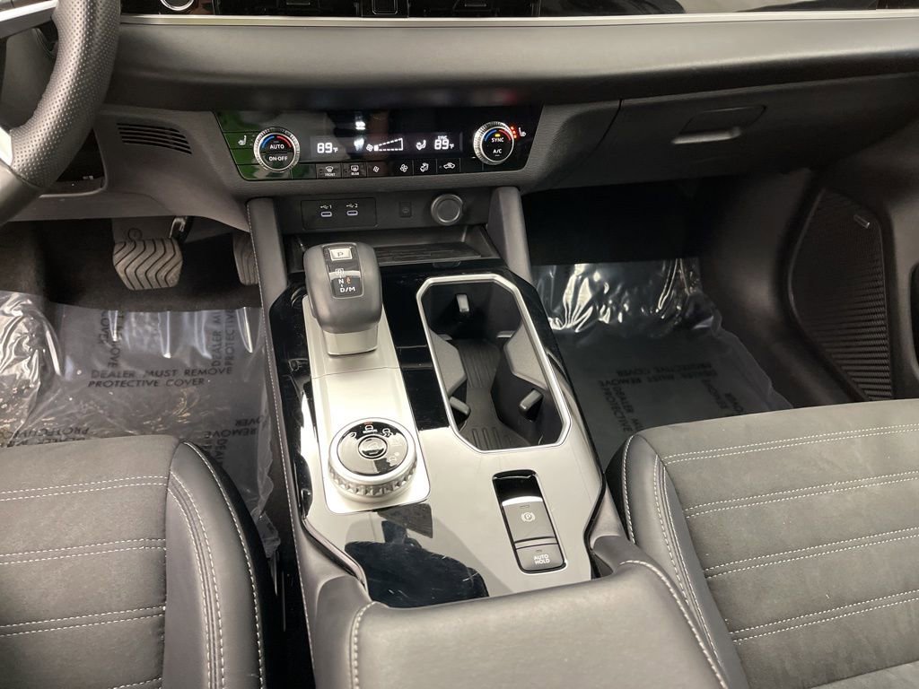 Used 2025 Mitsubishi Outlander SE image 12