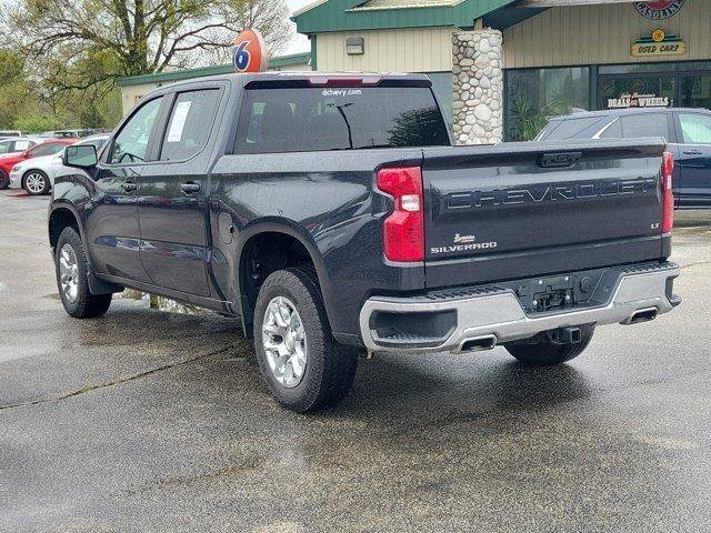 Used 2022 Chevrolet Silverado 1500 LT w/ Z71 Off-Road Package AWD/4WD image 3