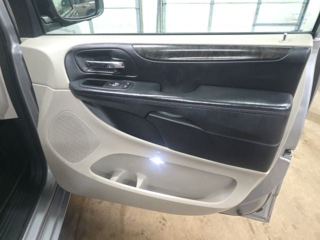 Used 2016 Dodge Grand Caravan SXT FWD image 4