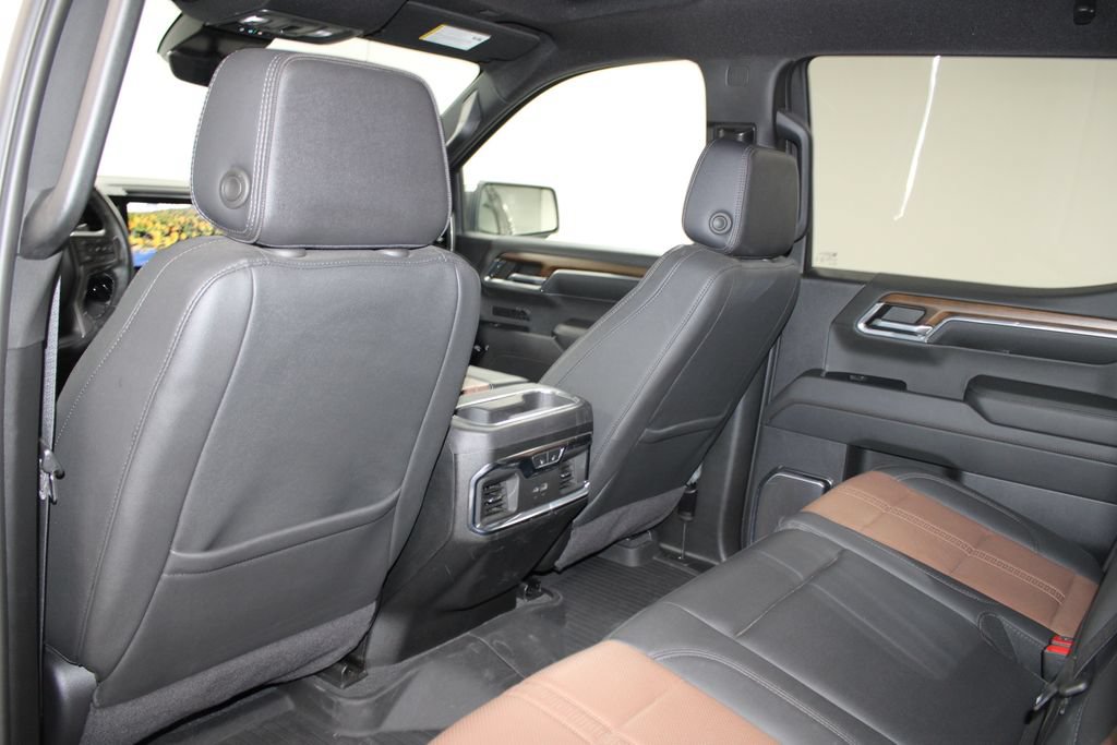 Used 2024 Chevrolet Silverado 1500 High Country w/ Technology Package AWD/4WD image 27