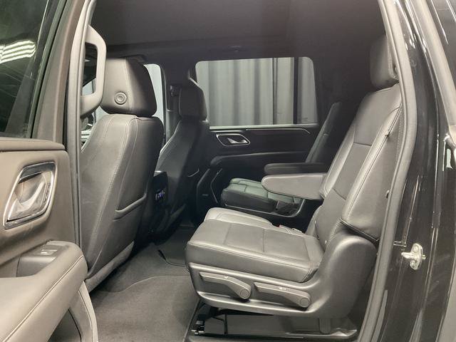 Used 2022 Chevrolet Suburban Z71 w/ Luxury Package AWD/4WD image 8