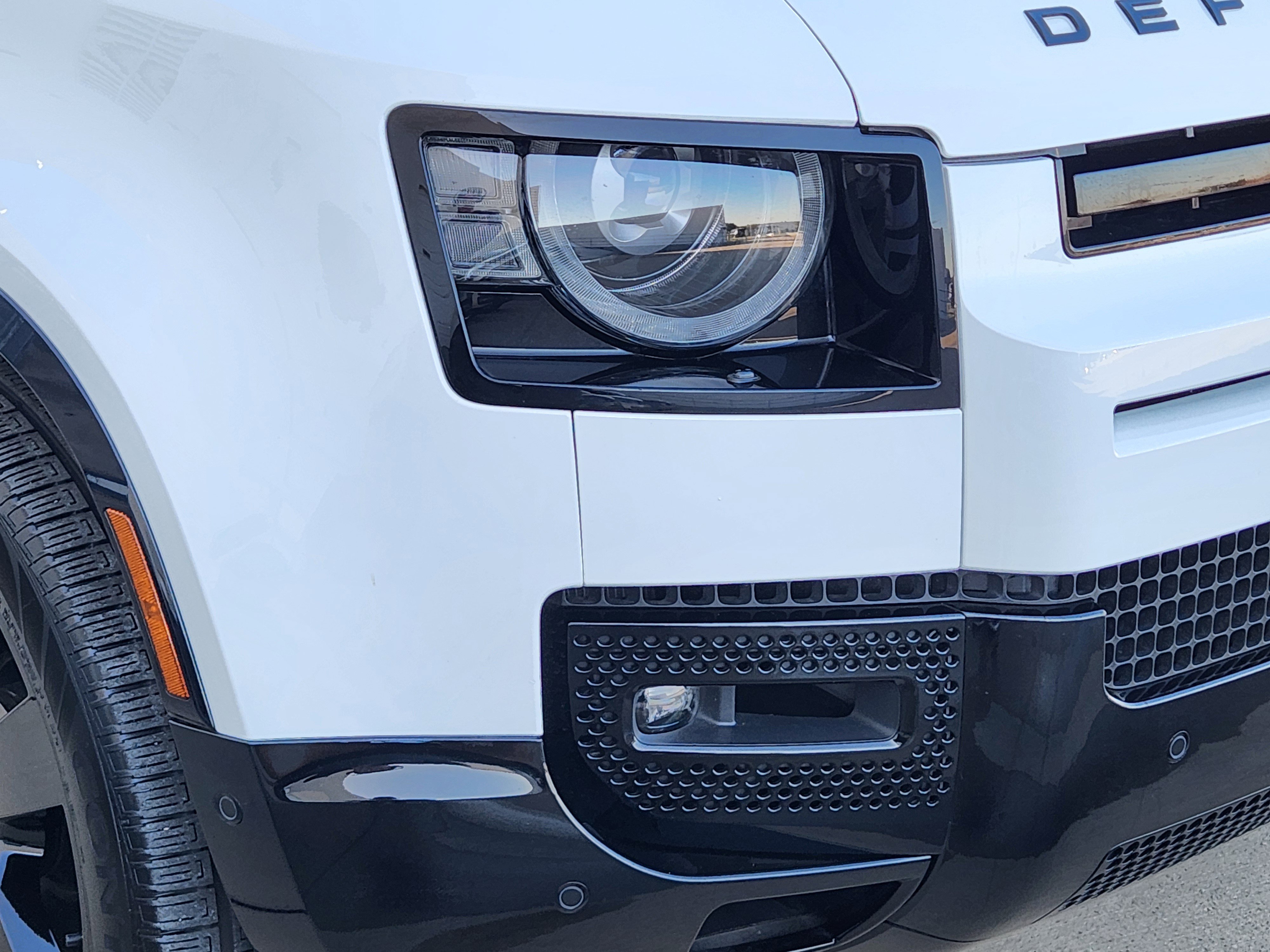 Certified 2025 Land Rover Defender 110 V8 image 8