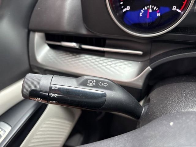 Used 2023 Kia Carnival LX image 23