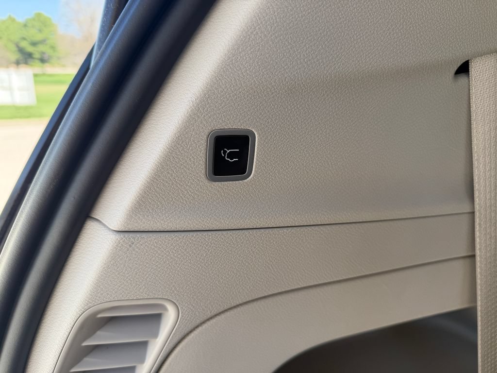 Used 2024 Chrysler Pacifica Touring-L FWD image 9