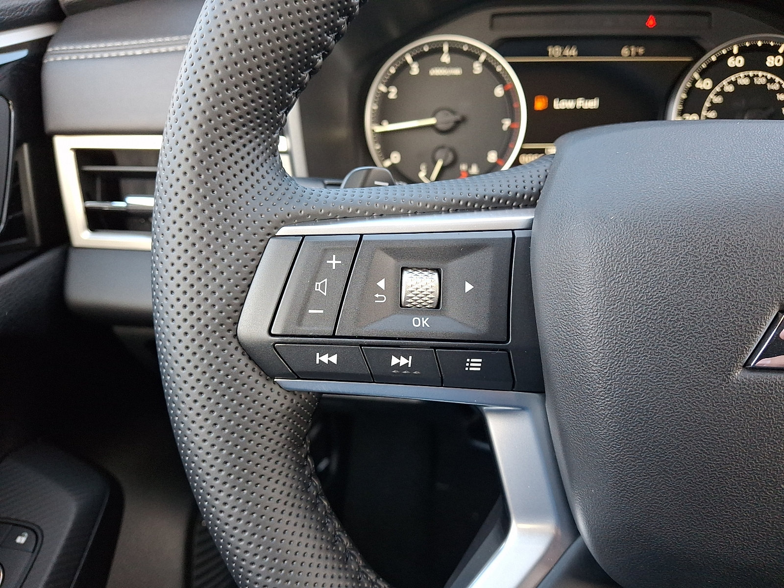 New 2026 Mitsubishi Outlander SE AWD/4WD image 17