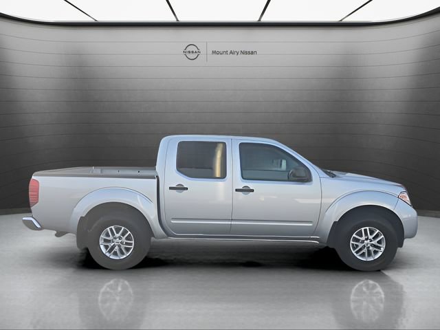 Used 2020 Nissan Frontier SV image 2