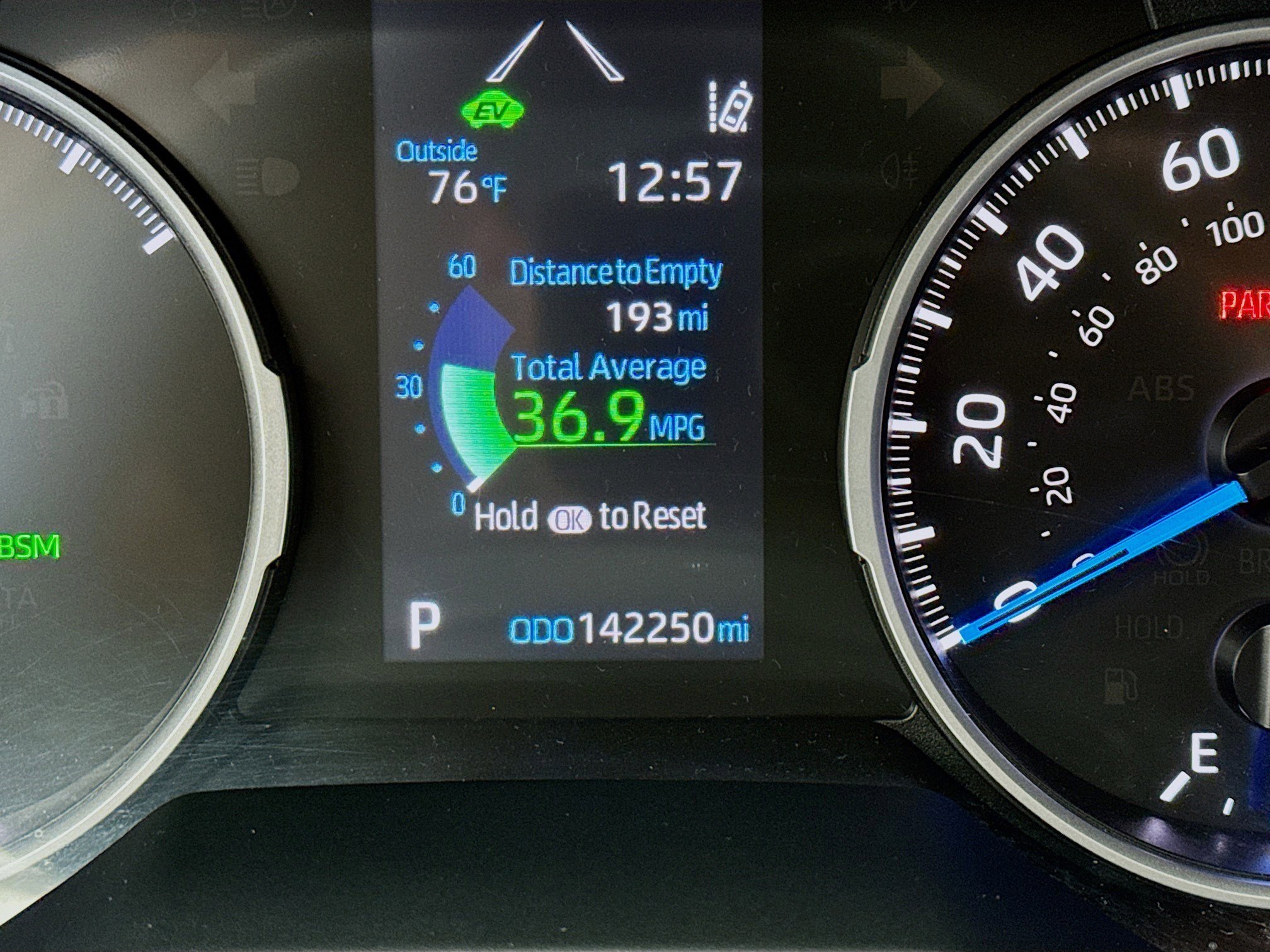 Used 2022 Toyota RAV4 XLE Premium AWD/4WD image 8