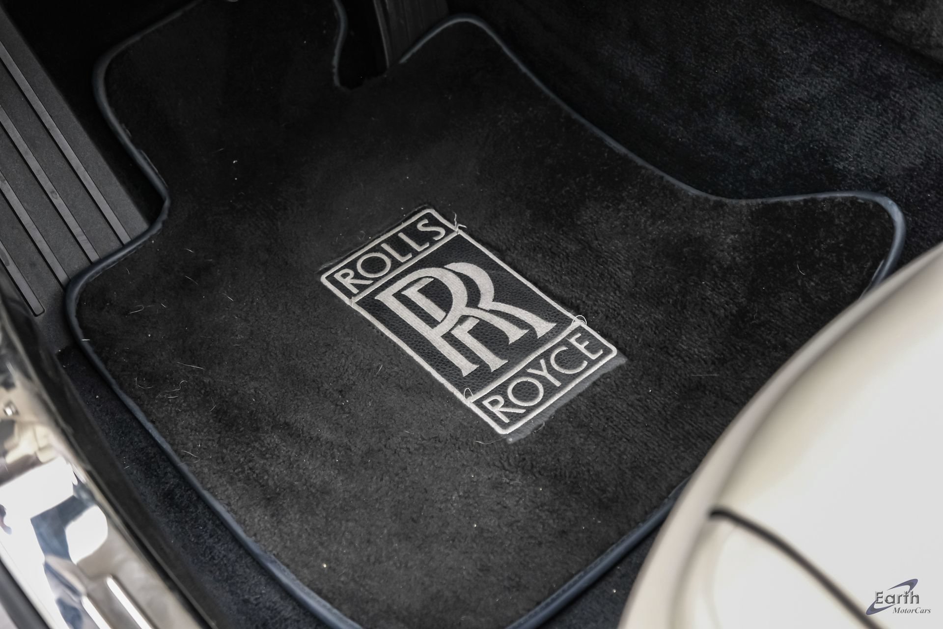 Used 2017 Rolls-Royce Dawn RWD image 49