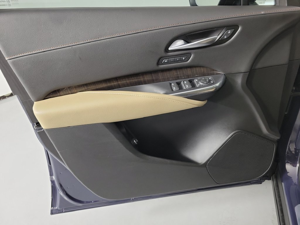 Used 2025 Cadillac XT4 Premium Luxury FWD image 20