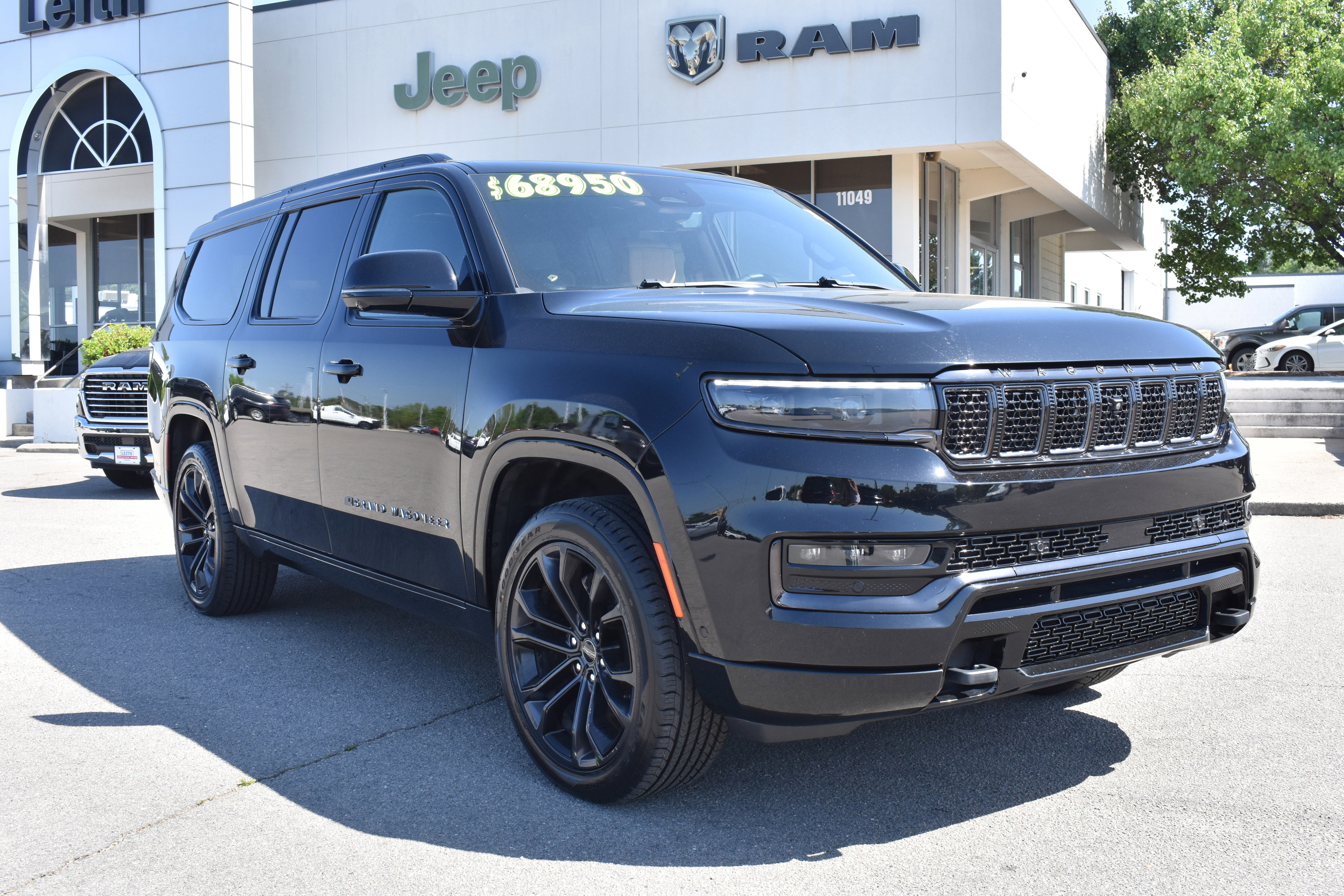 Used 2024 Jeep Grand Wagoneer L Series III w/ Rear Seat Video Group 1 AWD/4WD image 3
