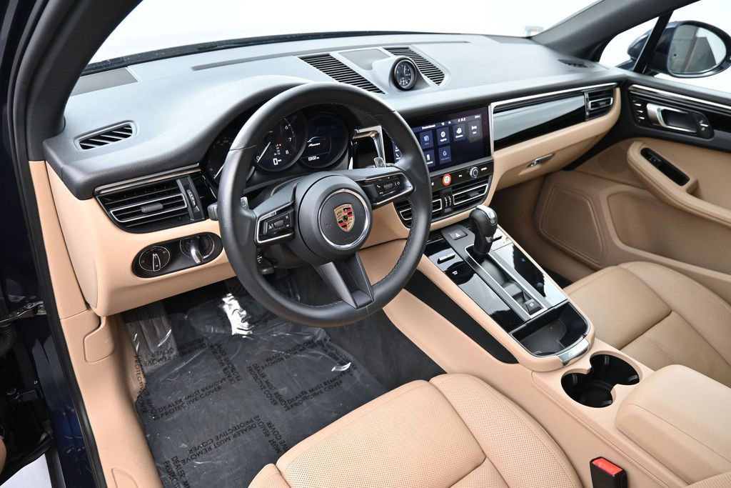 Certified 2023 Porsche Macan Turbo AWD/4WD image 4