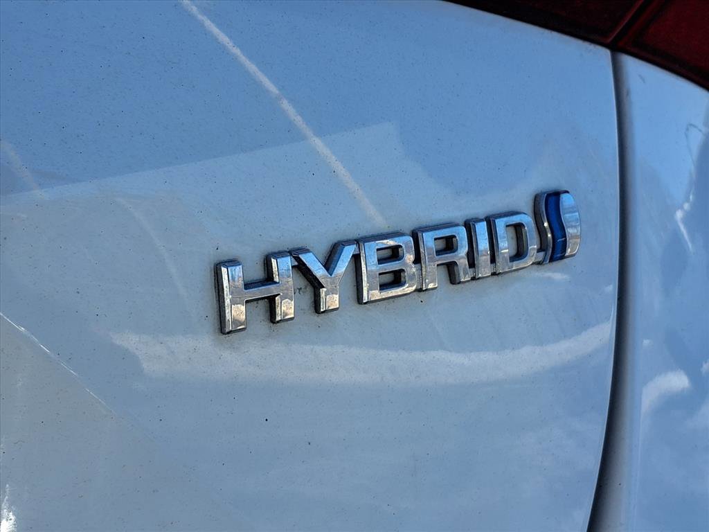 Used 2021 Toyota Prius LE image 32