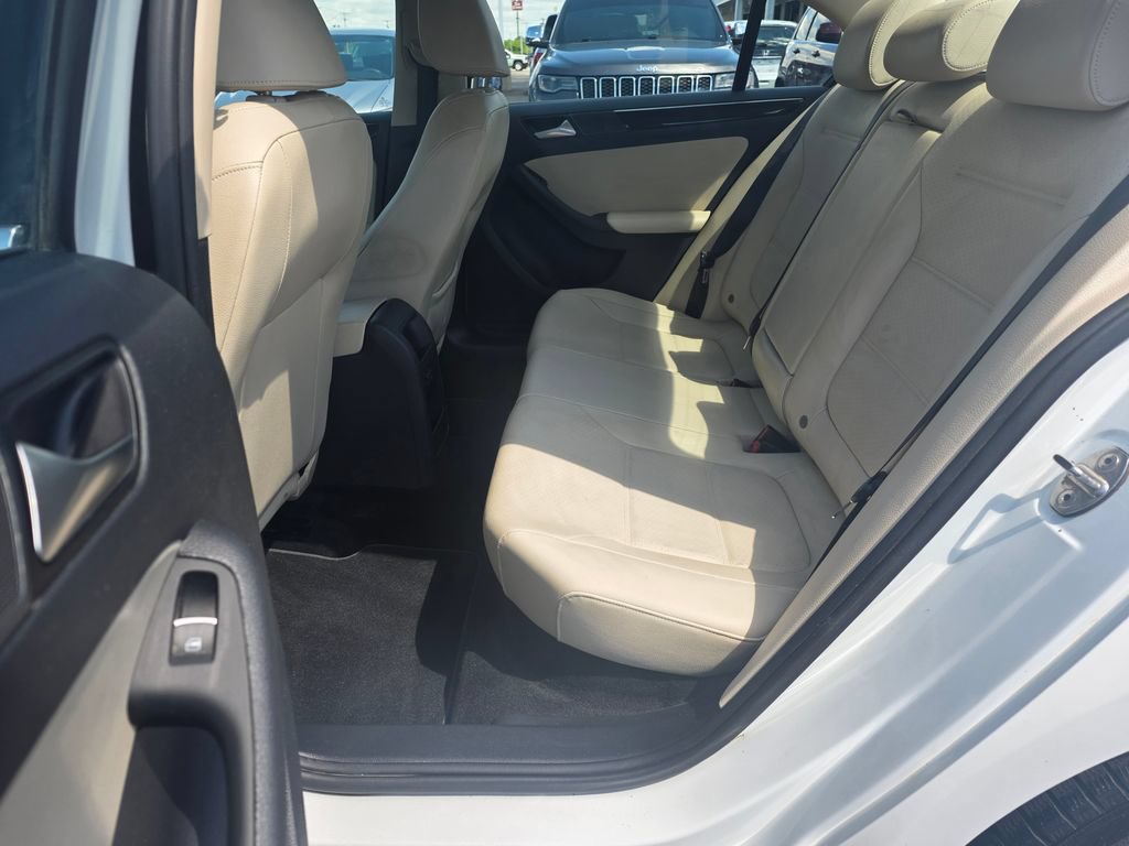 Used 2017 Volkswagen Jetta SEL FWD image 12