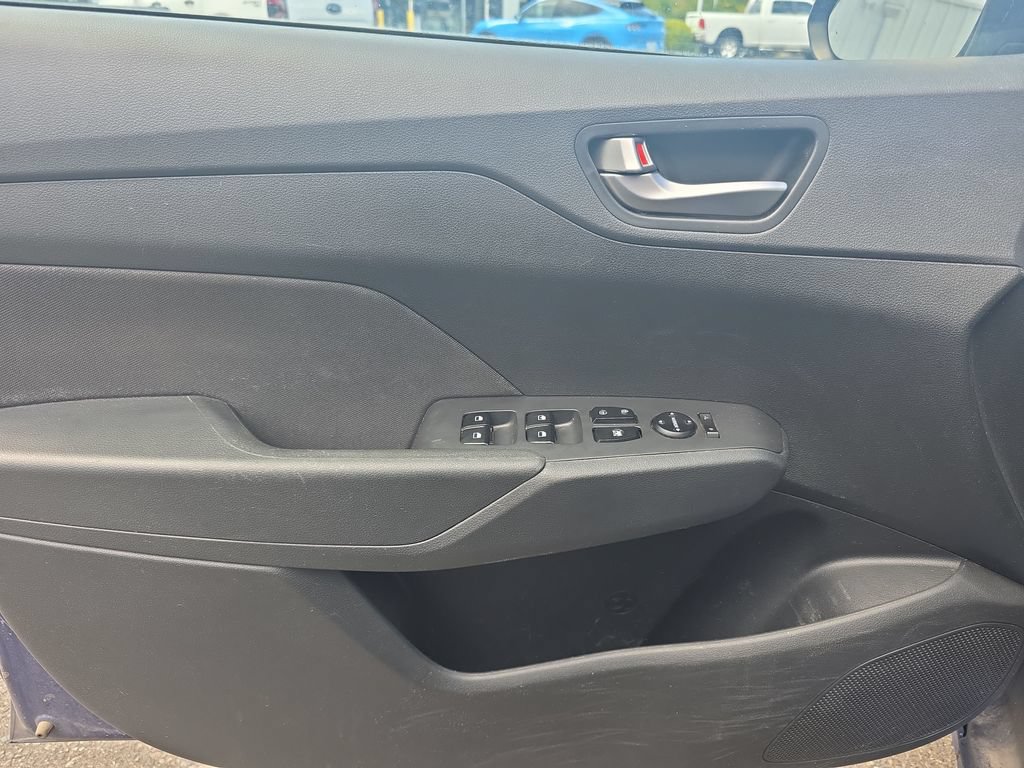 Used 2021 Hyundai Accent SE FWD image 16