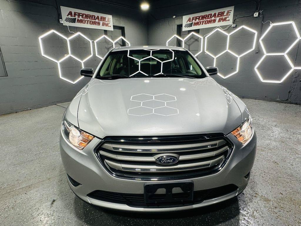 Used 2017 Ford Taurus SE FWD image 9