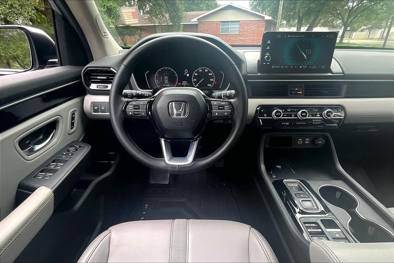 Used 2025 Honda Pilot Touring image 8