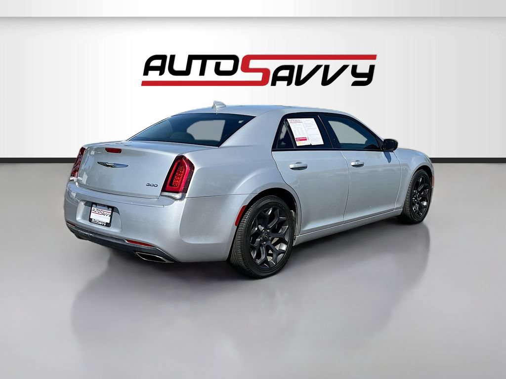Used 2019 Chrysler 300 Touring w/ Sport Appearance Package RWD image 7