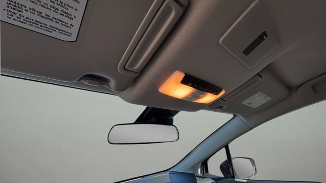Used 2025 Nissan Versa SR w/ Trunk Package FWD image 27