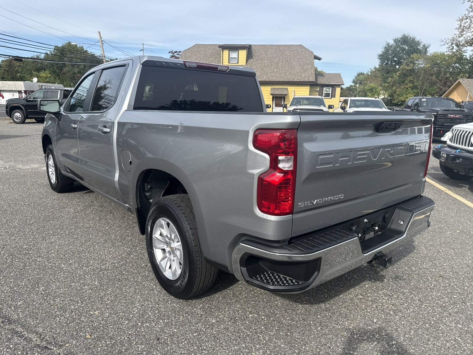 Used 2025 Chevrolet Silverado 1500 LT RWD image 6