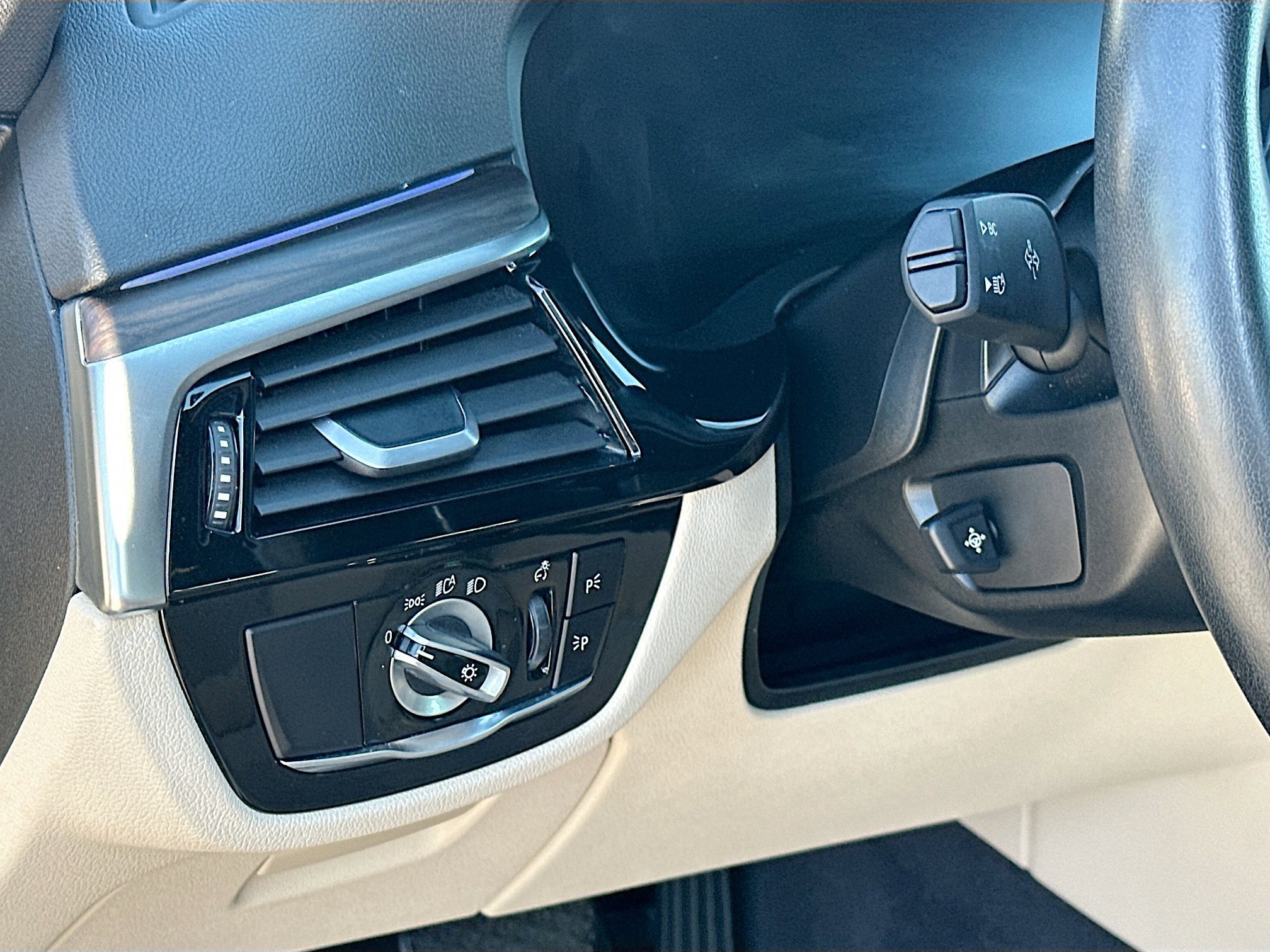 Used 2022 BMW 530i w/ Convenience Package image 10