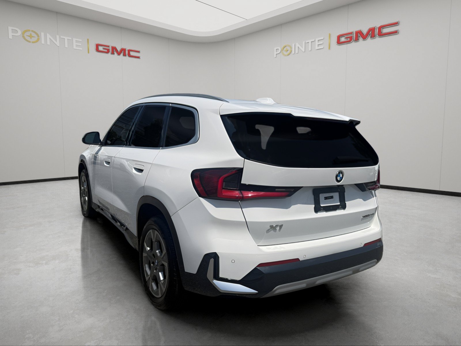 Used 2023 BMW X1 xDrive28i w/ Premium Package AWD/4WD image 6