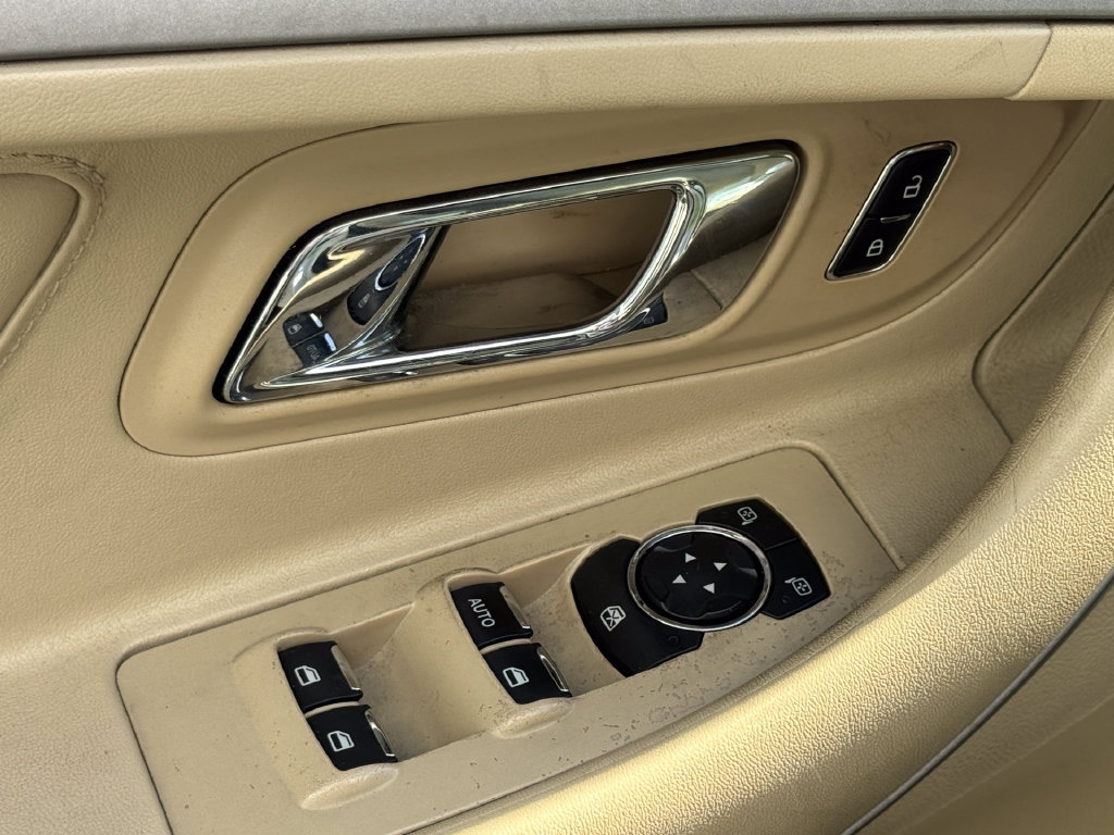 Used 2013 Ford Taurus SEL FWD image 21