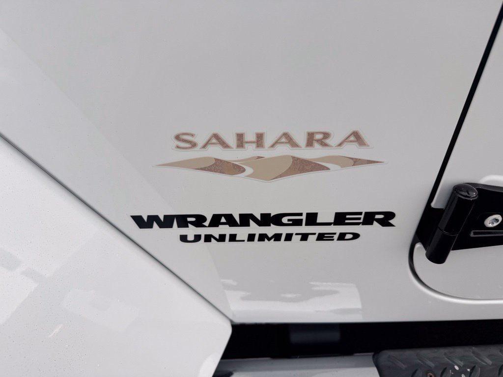 Used 2012 Jeep Wrangler Unlimited Sahara w/ Dual Top Group AWD/4WD image 10