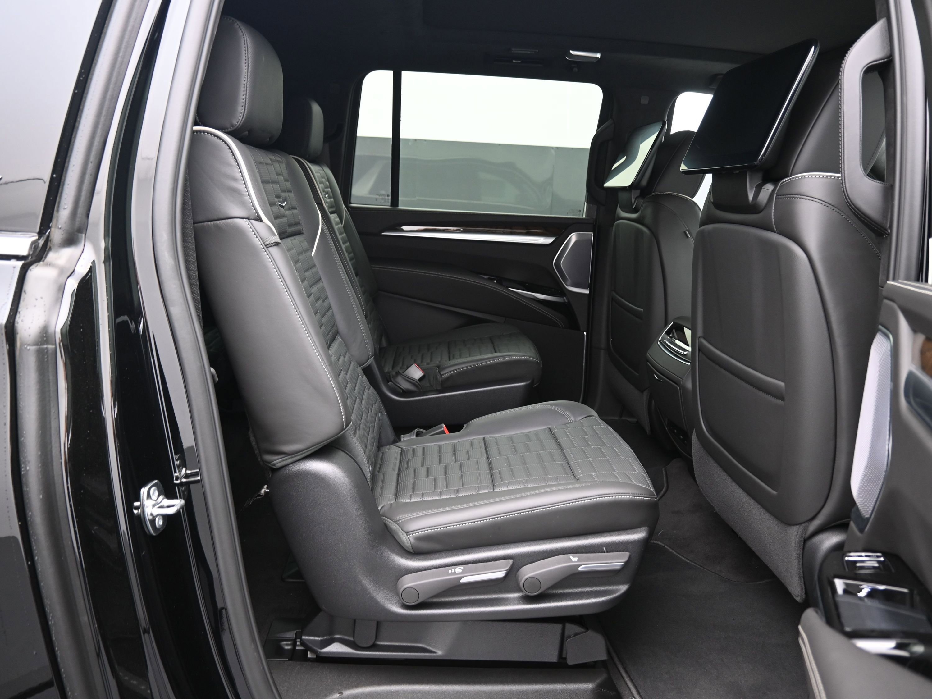 New 2026 Cadillac Escalade ESV Platinum Luxury w/ LPO, Floor Liner Package AWD/4WD image 12