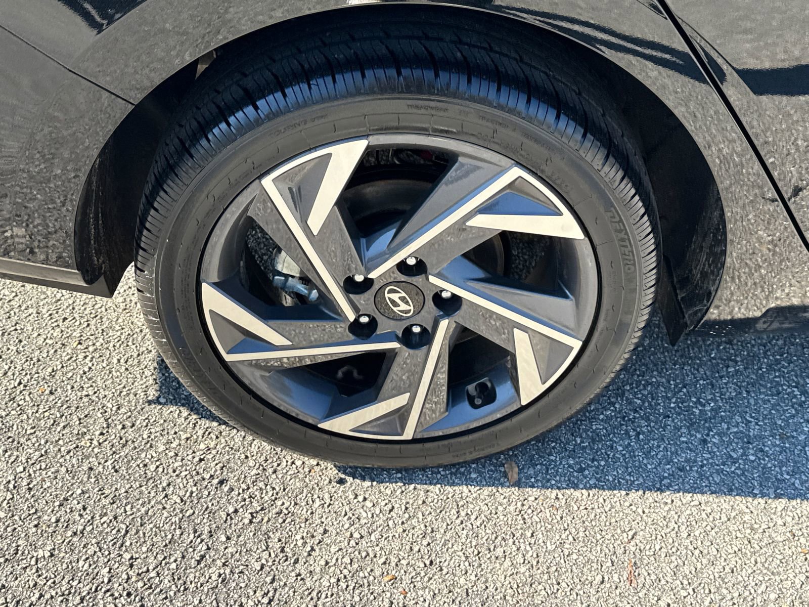 Certified 2025 Hyundai Elantra SEL image 17