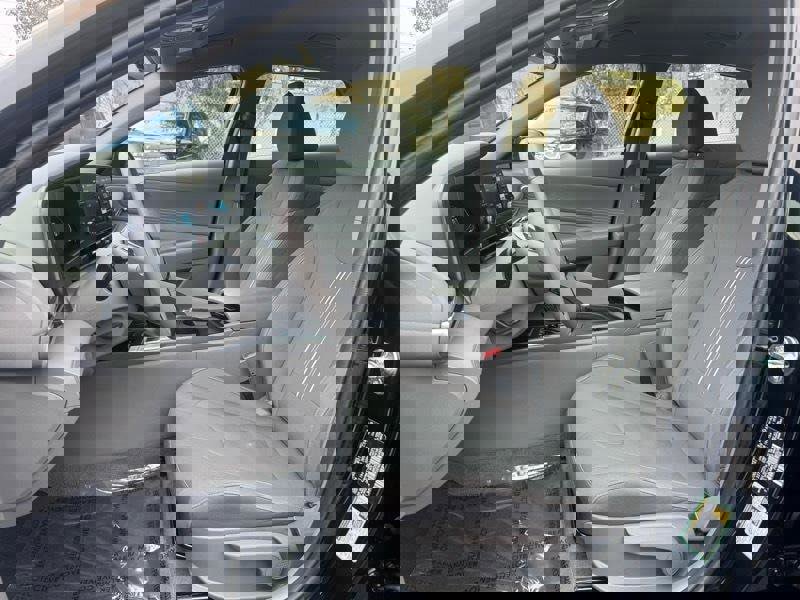 Used 2025 Hyundai Elantra Sport image 8